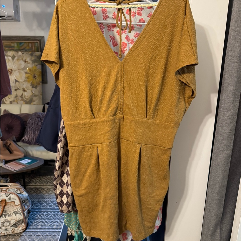 Nine West Mustard shorts/jumper
